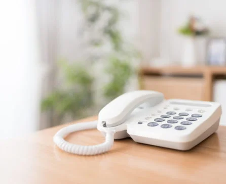 ひかり電話オフィスタイプは家庭用の電話機でも使えるの？
