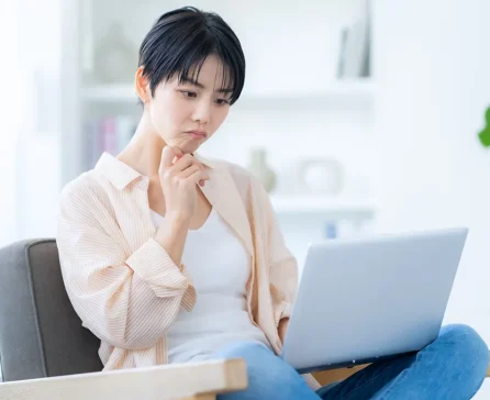 インターネットが急に遅い！確認すべき原因と対処方法を解説